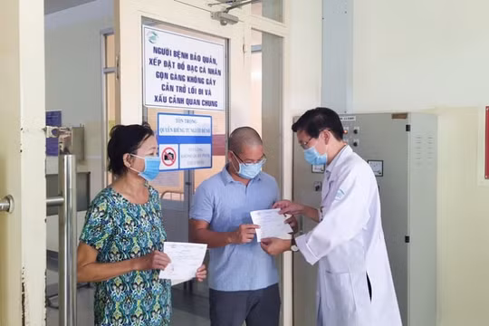 TP HCM: 2 bệnh nhân COVID-19 được xuất viện sau 3 lần xét nghiệm âm tính