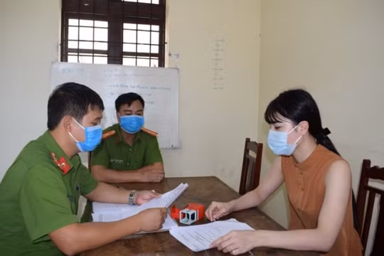 Hưng Yên: Bắt đối tượng 9X lừa đảo làm giả con dấu trường THPT