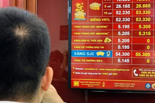 Giá vàng trong nước sáng 25/8: "Cắm đầu" giảm sâu, nhà đầu tư vẫn kỳ vọng "lội ngược dòng"