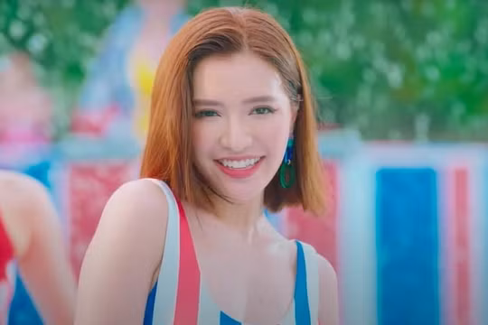 Bích Phương tung MV bỏng mắt, khả năng soán ngôi nhiều bảng xếp hạng
