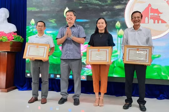 Quảng Nam: Khen thưởng 7 tập thể, cá nhân trong công tác tuyên truyền phòng chống dịch Covid-19