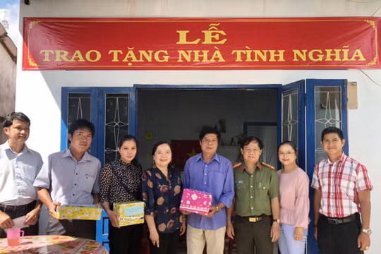 Báo Công an TPHCM bàn giao 3 căn nhà cho người dân miền Tây