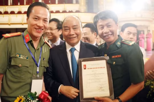 Trung tá - Nhà báo Đặng Việt Hưng: Vượt thử thách, khẳng định bản lĩnh người chiến sĩ