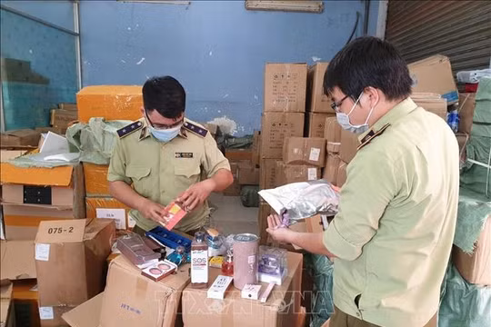 TP.HCM: Phát hiện kho hàng nhập lậu trị giá hàng tỷ đồng