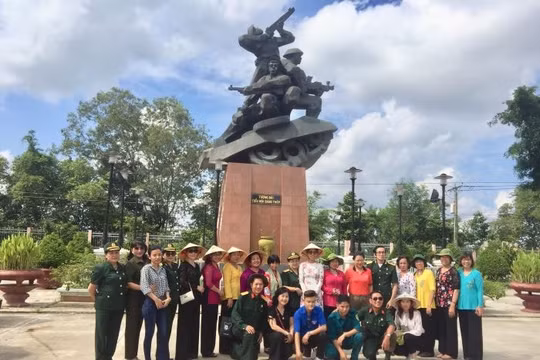 Về Ấp Bắc tri ân các thương binh liệt sĩ