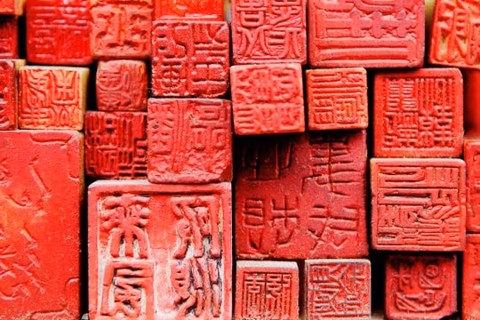 Tiên phong trong công nghệ, nhiều công ty Trung Quốc vẫn phụ thuộc vào con dấu cứng