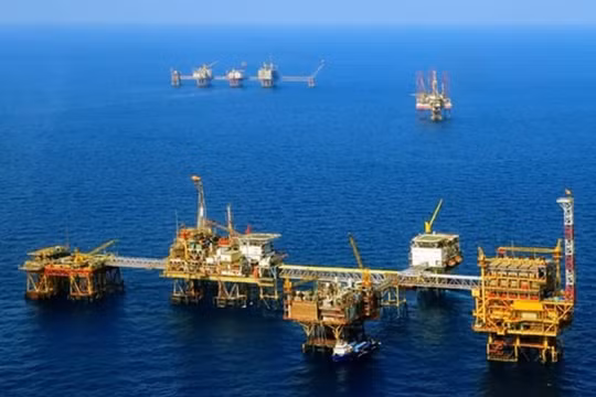 Giá xăng dầu hôm nay 20/7: Nhu cầu thị trường yếu, giá xăng dầu giảm mạnh