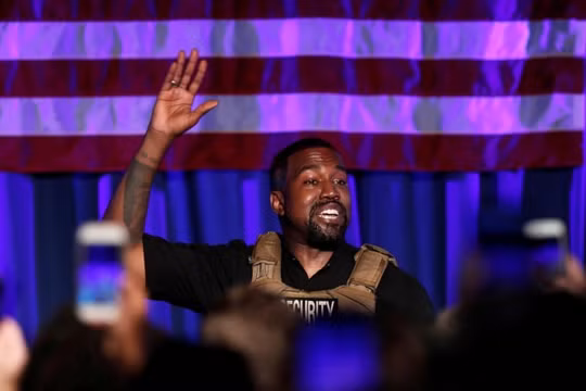 Kanye West bật khóc trong buổi vận động cử tri đầu tiên, bác tin rút khỏi cuộc đua vào Nhà Trắng
