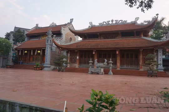 Hà Nội: Di tích đền Ba Voi phải đóng cửa vì sạt lở bờ sông