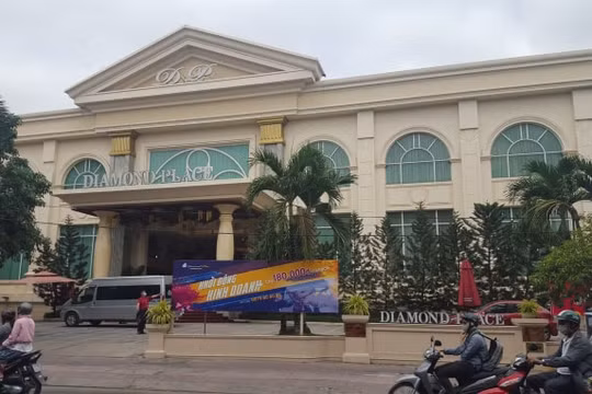 Giữa "tâm bão" dịch Covid-19, Dimond Place vẫn "đòi xén cọc" mới cho khách hàng hoãn tiệc