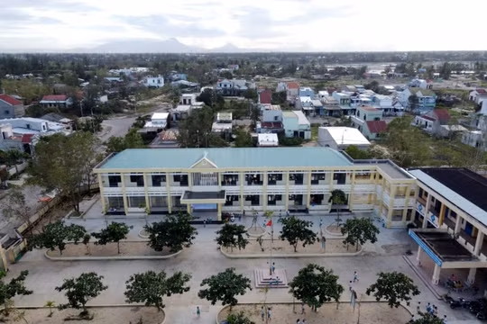 Hoa nở từ vùng đất có ký ức đau thương