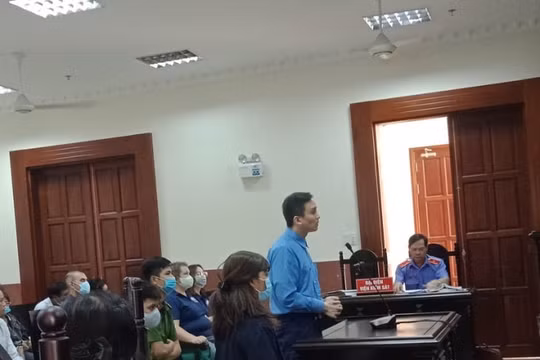 Nhận án tù 20 năm vì chuyển giúp người lạ phong bì chứa ma túy