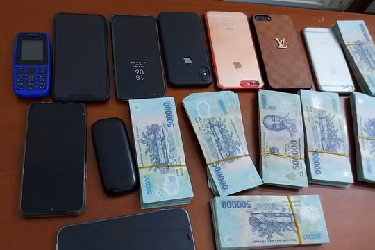 Triệt phá đường dây lô đề, cá độ bóng đá mỗi ngày giao dịch 600 triệu đồng qua mạng