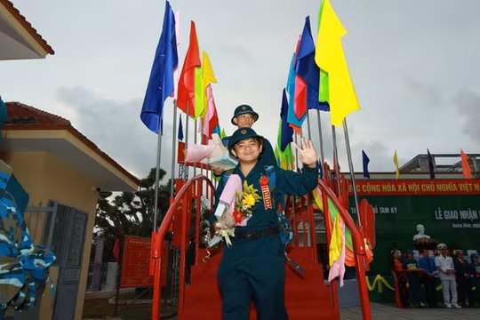 Quảng Nam: Thanh niên hăng hái lên đường nhập ngũ phục vụ Tổ quốc