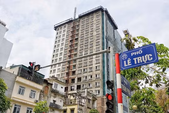 Hà Nội: Thực hiện giai đoạn 2 tháo dỡ phần sai phạm tòa nhà 8B Lê Trực