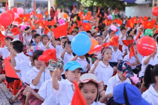 Giáo sư Nguyễn Minh Thuyết nói về thách thức COVID -19 với học sinh khối 1