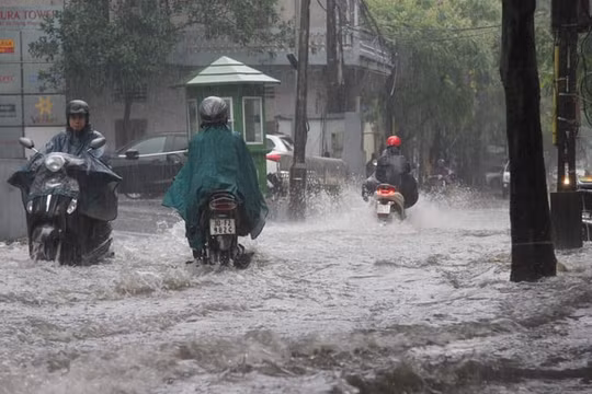 Hà Nội chuẩn bị sẵn sàng các 'kịch bản' ứng phó với bão số 4