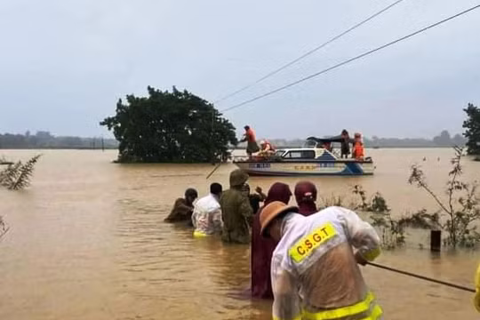 Mưa lũ ở Hà Tĩnh: Hơn 23 ngàn học sinh nghỉ học