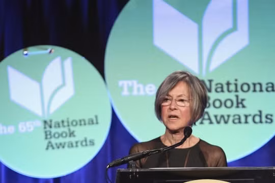 Nhà thơ Louise Gluck đoạt giải Nobel Văn học