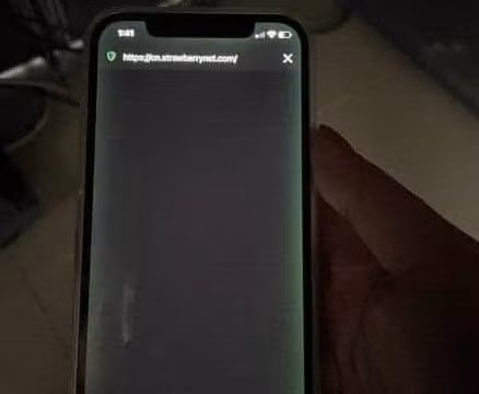 iPhone 12 series dính lỗi màn hình xanh