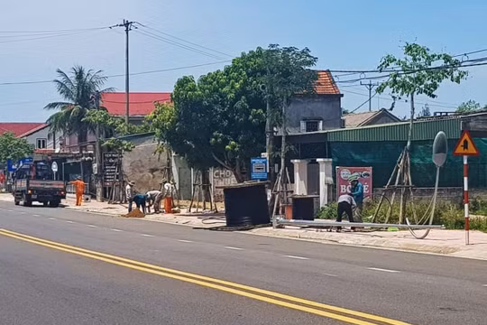 Dự án đèn đường chiếu sáng vi phạm hành lang bảo vệ, huyện Nghi Xuân ‘cầu cứu’ ngành điện