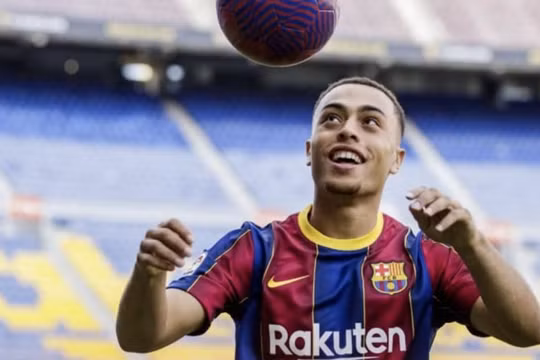 Sergino Dest của CLB Barca đặt ra những mục tiêu lớn ở Camp Nou