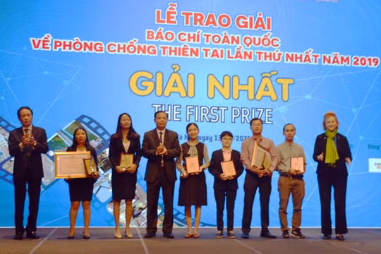 Lễ trao Giải Báo chí toàn quốc về Phòng chống thiên tai lần thứ nhất năm 2019