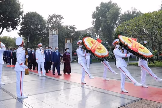 Lãnh đạo Đảng, Nhà nước, MTTQ vào Lăng viếng Chủ tịch Hồ Chí Minh