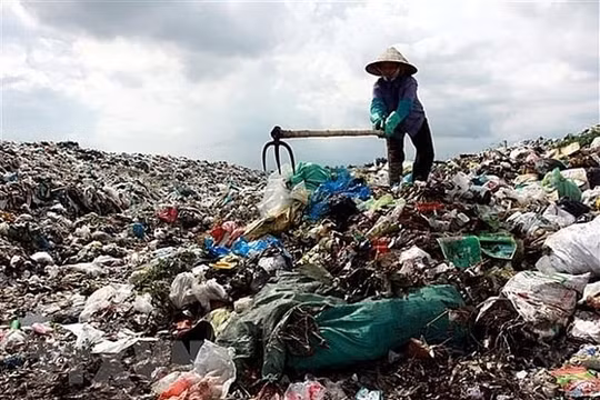 Tỷ lệ thu gom chất thải rắn sinh hoạt ở Việt Nam mới đạt 66-92%