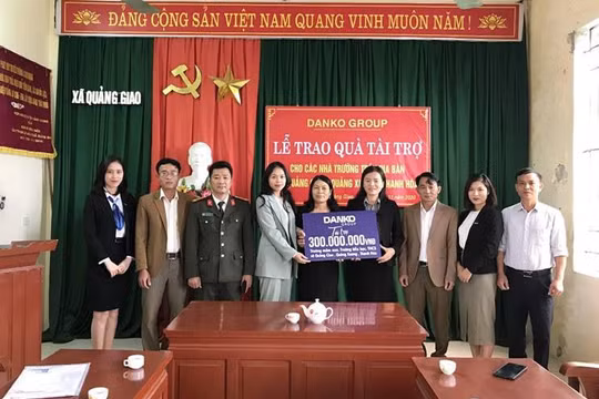 Danko Group trao Quỹ học bổng Danko cho các trường tại xã Quảng Giao -Thanh Hóa