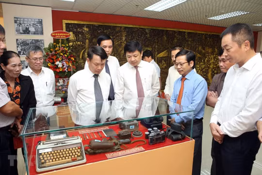 Nhiều kỷ vật quý được trưng bày tại Phòng truyền thống Cơ quan TTXVN khu vực miền Trung Tây Nguyên