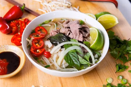 Bún riêu và mì cao lầu Việt Nam “đốn tim” du khách lọt top ngon nhất châu Á