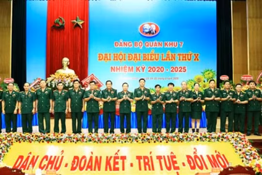 Trung tướng Trần Hoài Trung tái đắc cử Bí thư Đảng ủy Quân khu 7 nhiệm kỳ 2020 - 2025