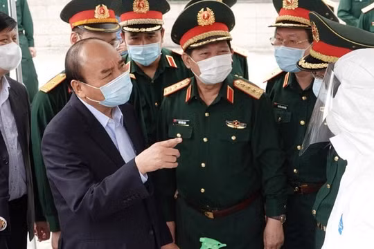 Thủ tướng Nguyễn Xuân Phúc và Thủ tướng Nhật Abe Shinzo chia sẻ kinh nghiệm chống dịch Covid-19