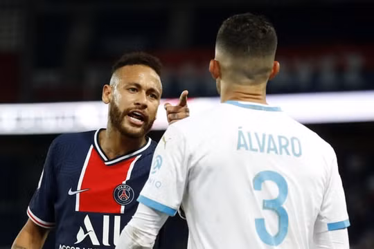 Neymar thừa nhận mình như “kẻ ngốc” sau pha đánh lén đối thủ