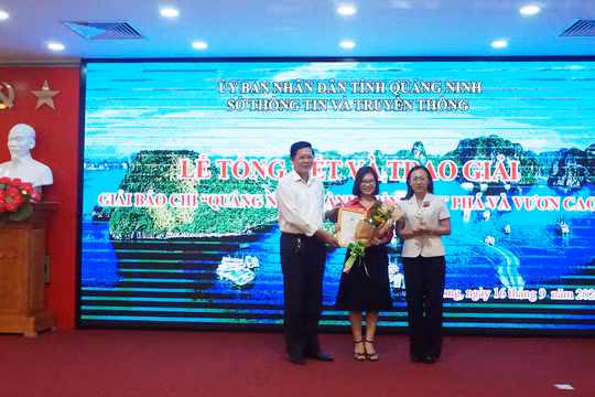 Trao giải Báo chí "Quảng Ninh - Hành trình đột phá và vươn cao"