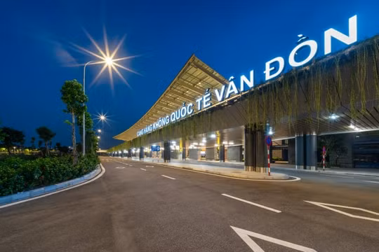 Đón chuyến bay giải cứu và những đóng góp thầm lặng của sân bay Vân Đồn  
