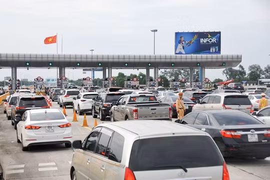Các trạm thu phí đường bộ cần giải tỏa, hạn chế ùn tắc xe qua trạm trong dịp Tết 2021