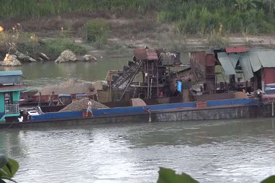 Sở Tài nguyên và Môi trường tỉnh Tuyên Quang "im lặng " trước việc khai thác cát tràn lan?