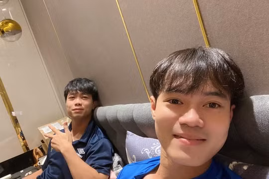Công Phượng vui vẻ bên bạn thân Văn Toàn trước thềm ngày cưới