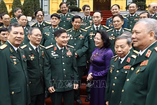 Phó Chủ tịch nước gặp mặt Đoàn đại biểu Ban liên lạc truyền thống Cựu chiến binh Sư đoàn 304