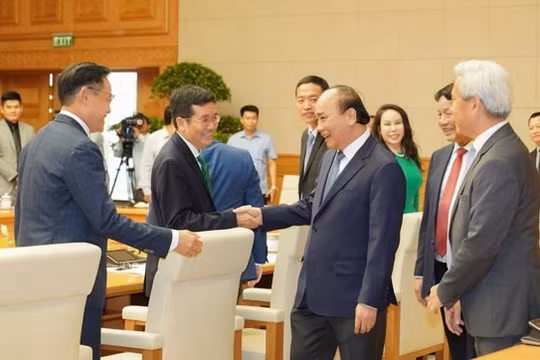 Thủ tướng: Không để đổ gãy nền kinh tế, không để doanh nghiệp phá sản