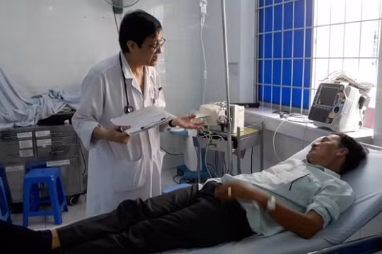 Hơn 100 người ngộ độc sau bữa tiệc hải sản ở Vũng Tàu