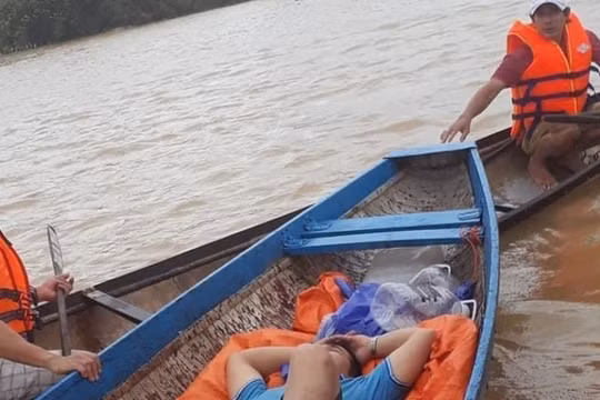Thừa Thiên Huế: Lật thuyền lúc lũ đang lên khiến một người mất tích