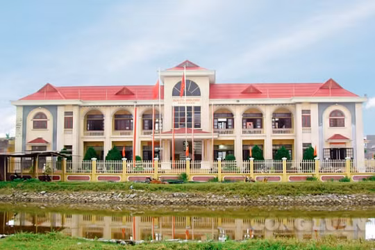 Nam Định: Cấp nào chỉ đạo UBND xã Giao Long từ chối làm việc với phóng viên?