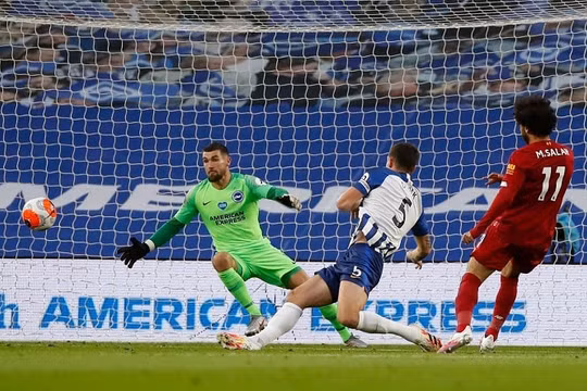 Ghi cú đúp vào lưới Brighton, Salah gia nhập CLB 100 bàn thắng ở giải ngoại hạng Anh