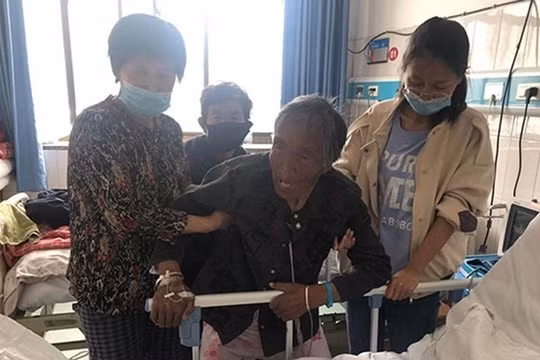 Cụ bà 79 tuổi người Trung Quốc bị con trai chôn sống