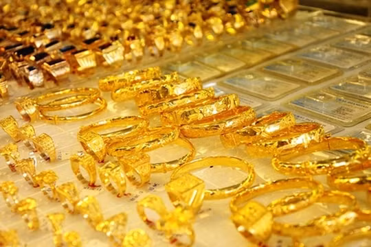 Giá vàng hôm nay 10/5: Giảm tối đa 220.000 đồng/1 lượng
