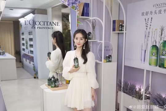 Nhan sắc Triệu Lệ Dĩnh trở thành chủ đề cực hot trên Weibo