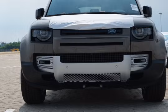 Land Rover Defender xuất hiện tại Việt Nam với giá khởi điểm từ 3,7 tỷ đồng